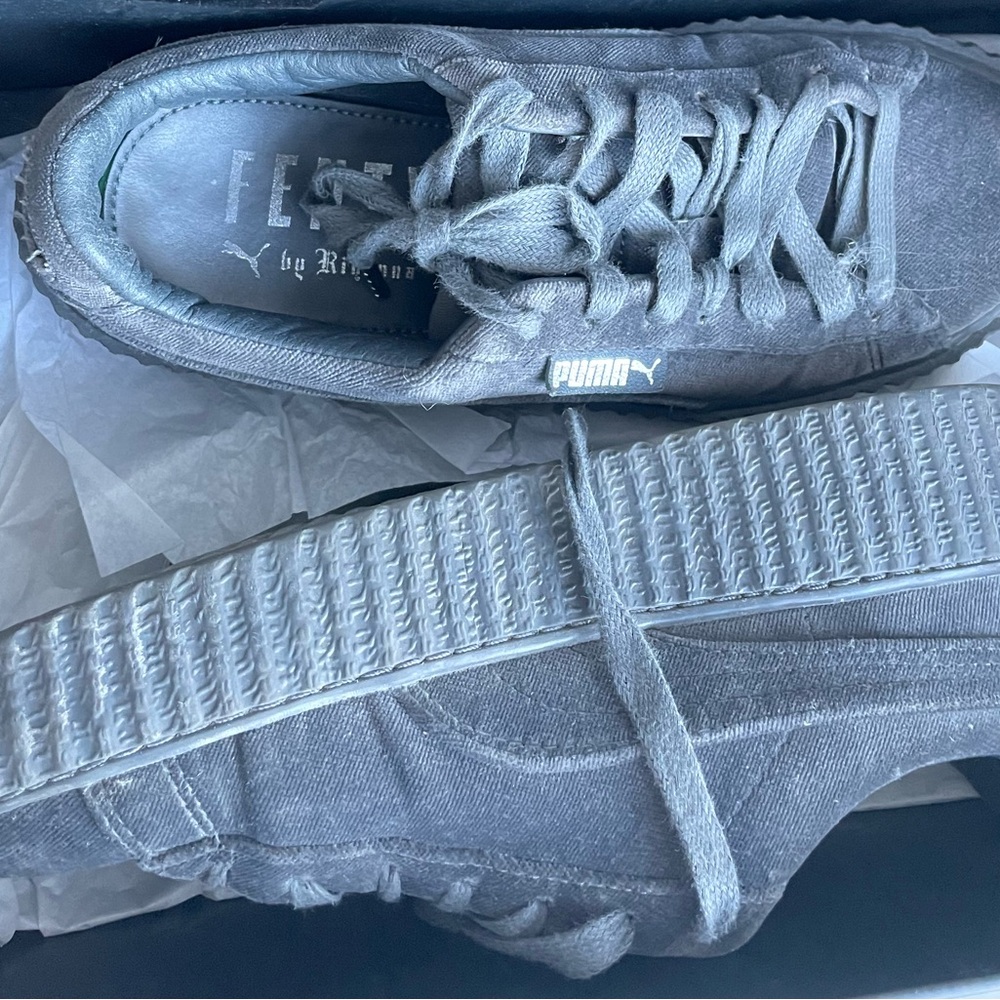 FENTY velvet creeper puma running shoes.